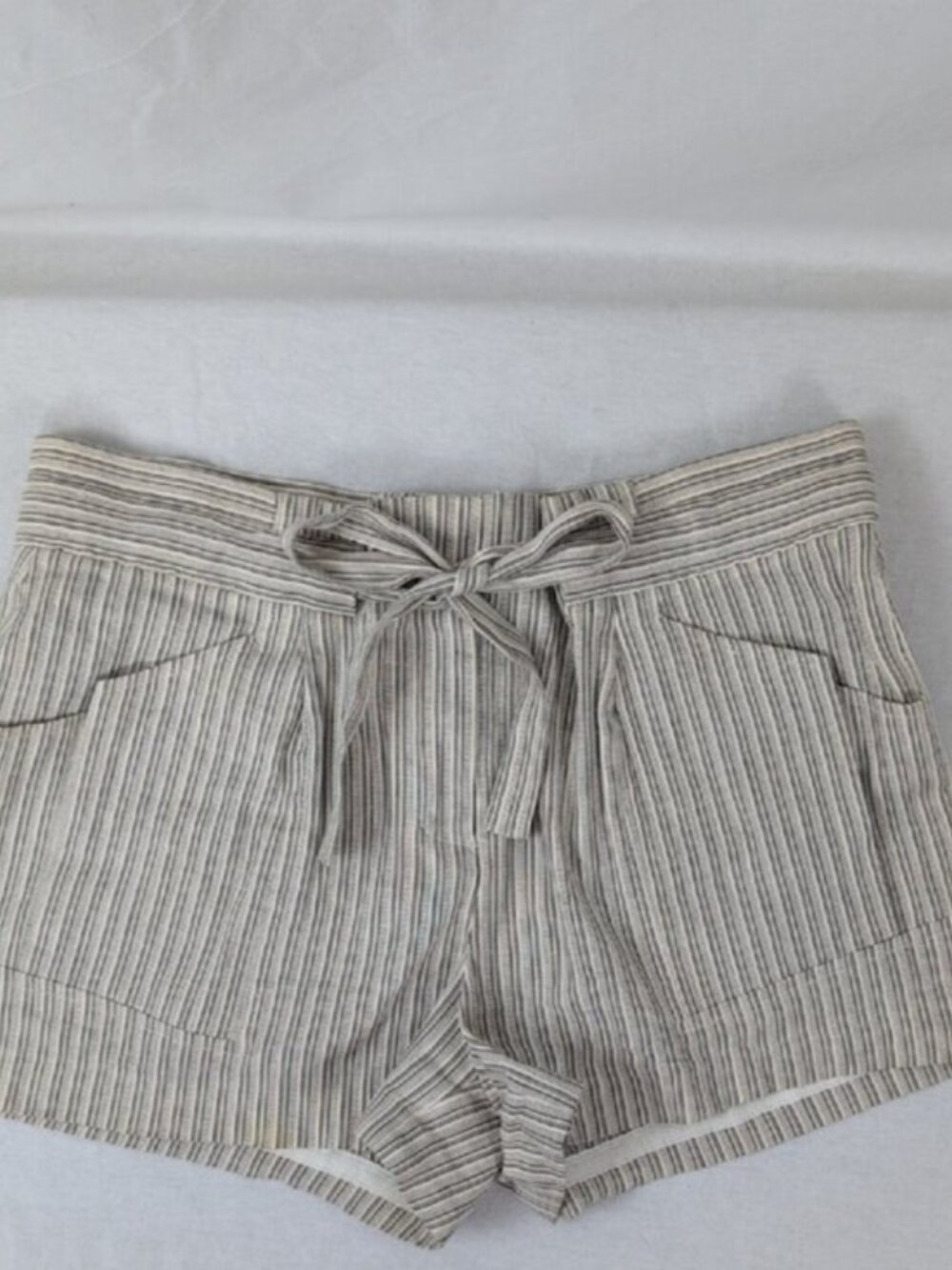 BCBGMaxAzria Linen Blend Striped Shorts with Tie Waist SZ 8
